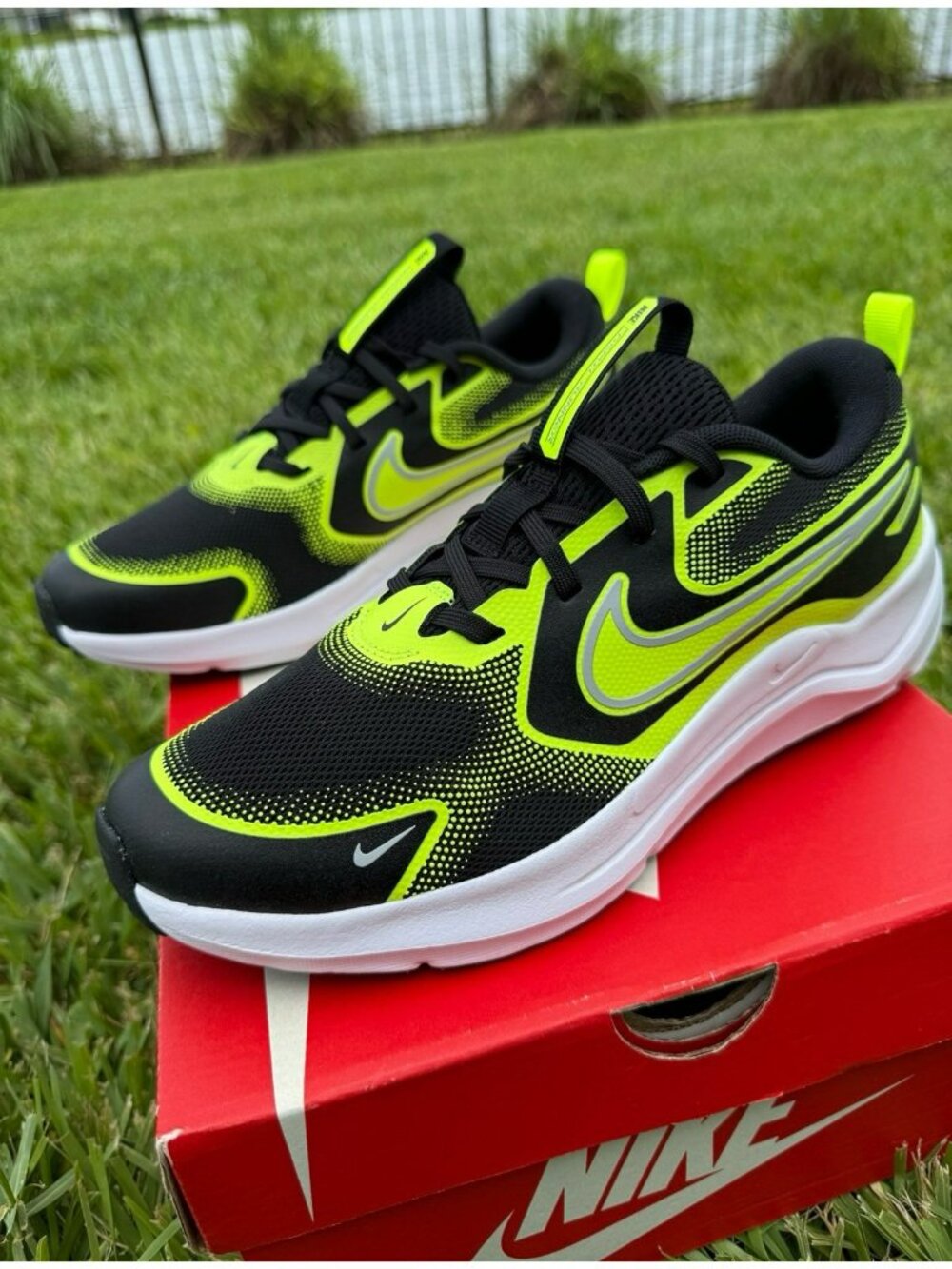 6Y | 7.5 WOMEN'S NIKE COSMIC RUNNER BLACK VOLT RUNNING HM4402-005 CASUAL SNEAKER